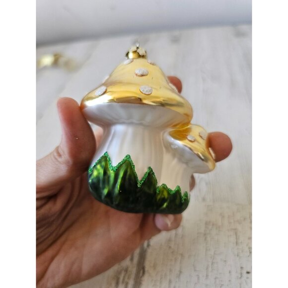 Vintage glass mushroom ornament yellow spotted Xmas tree fungi - Picture 8 of 8